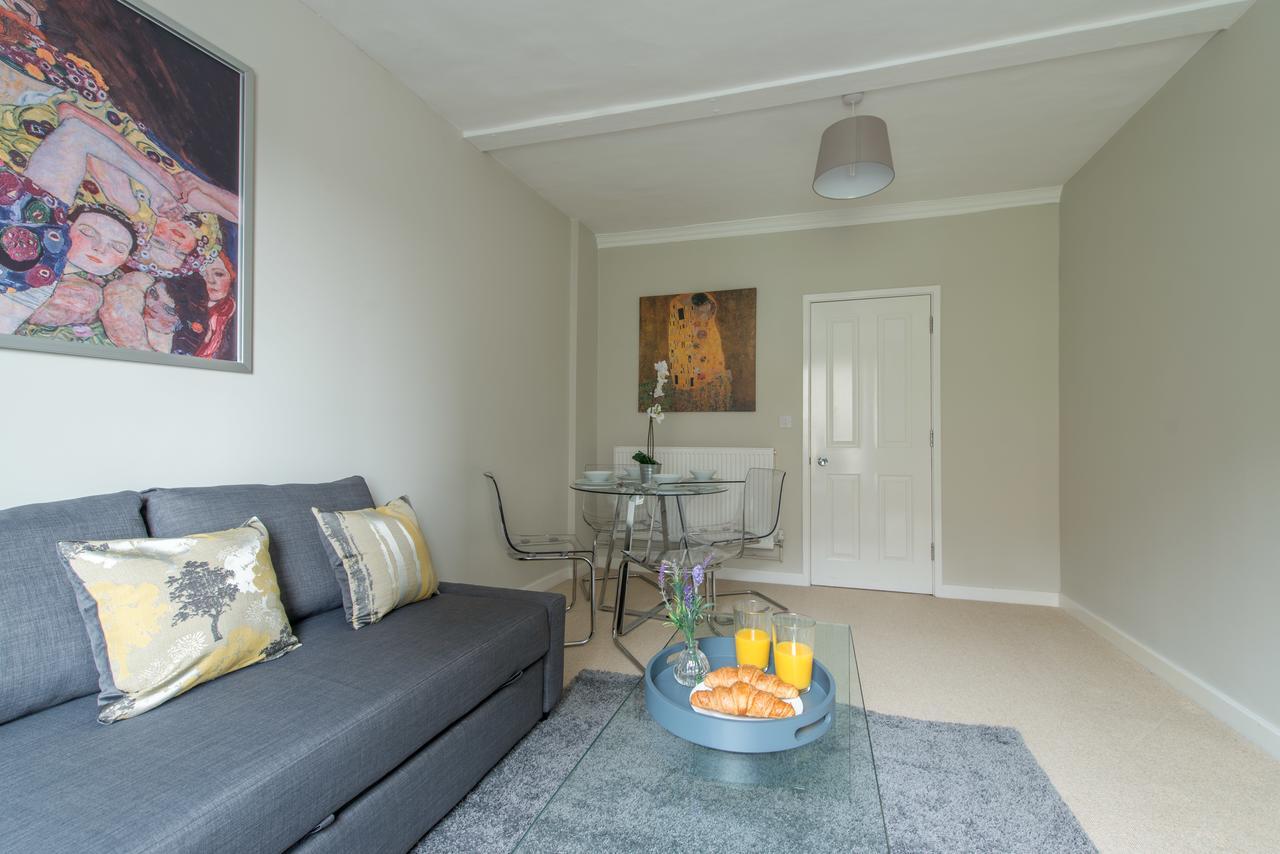 Central Windsor Apartment Facing The Castle Εξωτερικό φωτογραφία